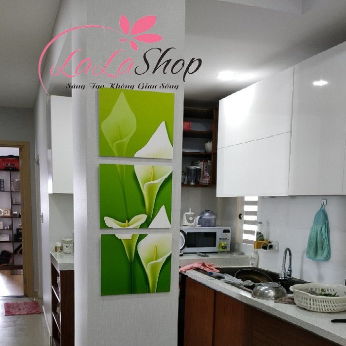 Tranh treo tường hoa loa kèn trắng