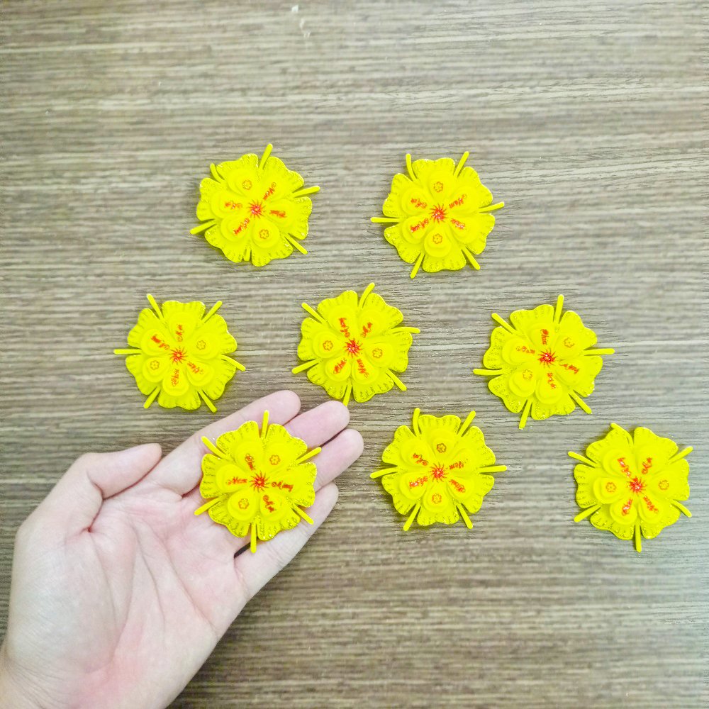 Bộ 8 mai vàng chúc mừng năm mới trang trí tết