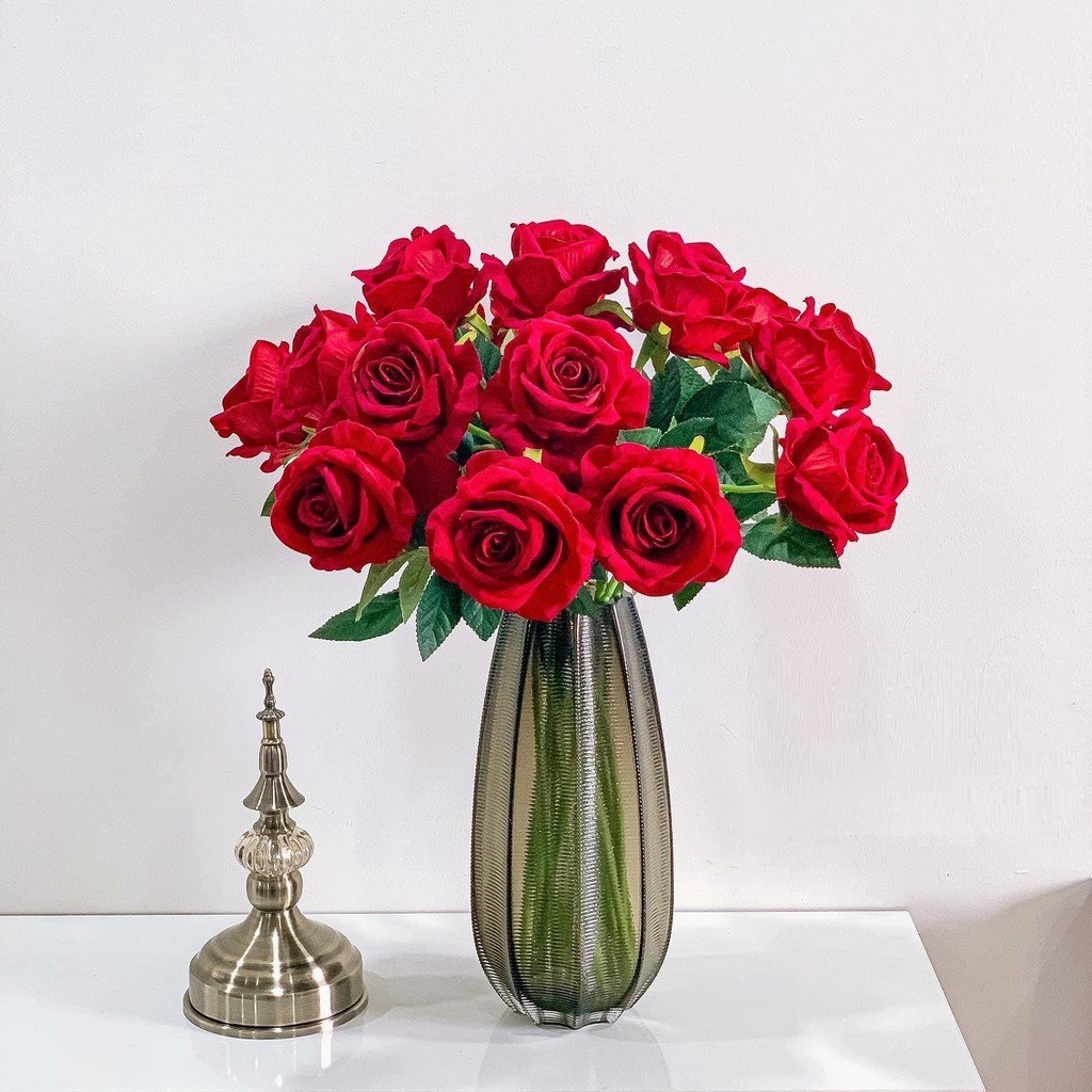 Cành hoa hồng lụa đỏ trang trí tết