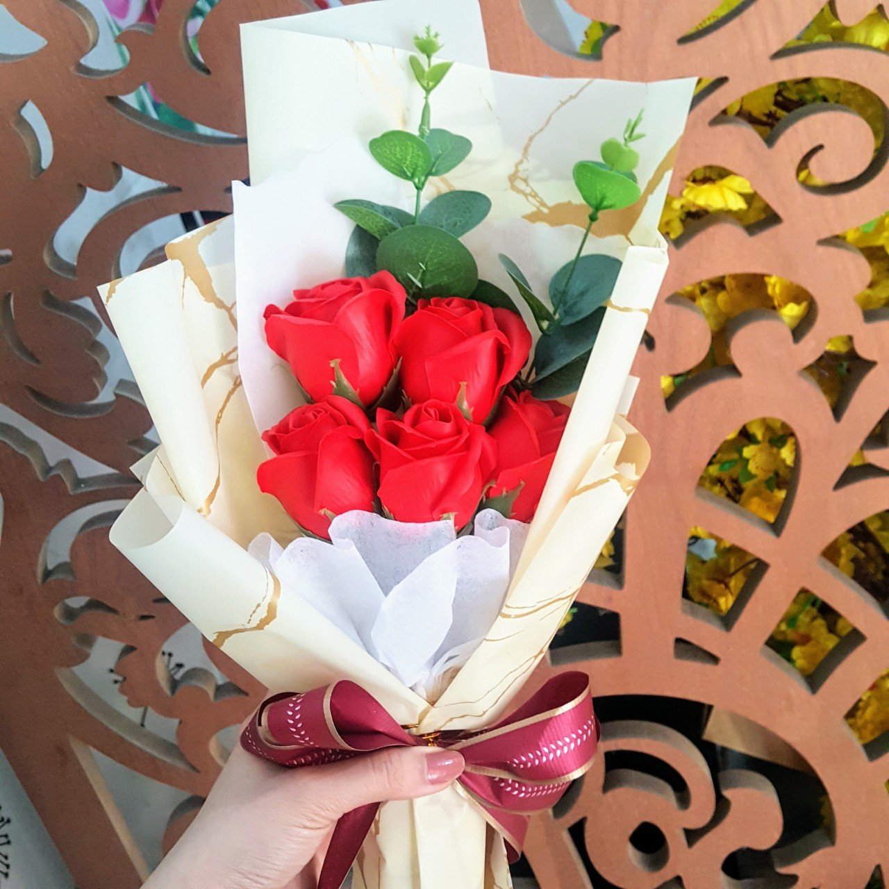 Bó hoa hồng sáp thơm 5 bông - H047