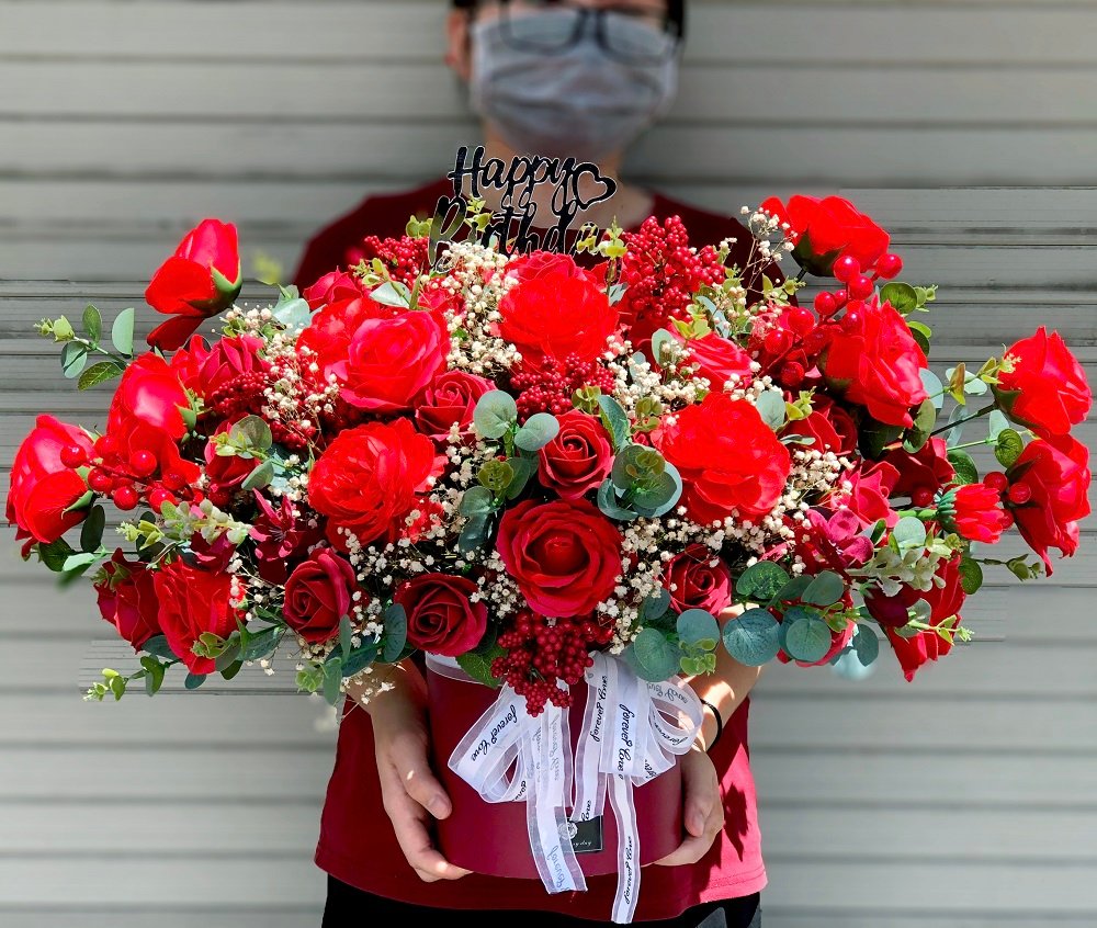 Hộp hoa để bàn chúc mừng sắc đỏ