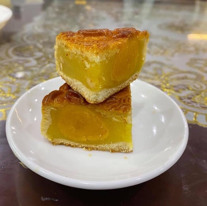 B&aacute;nh trung thu t&acirc;n d&acirc;n lợi vị đậu xanh 2 trứng