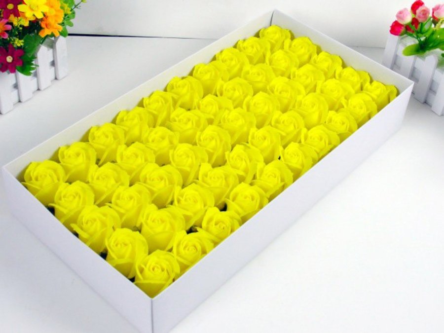 Hộp hoa hồng sáp thơm màu vàng 50 bông