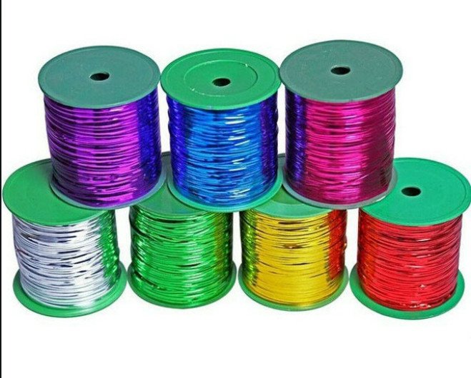 Cuộn kẽm màu làm đồ trang trí