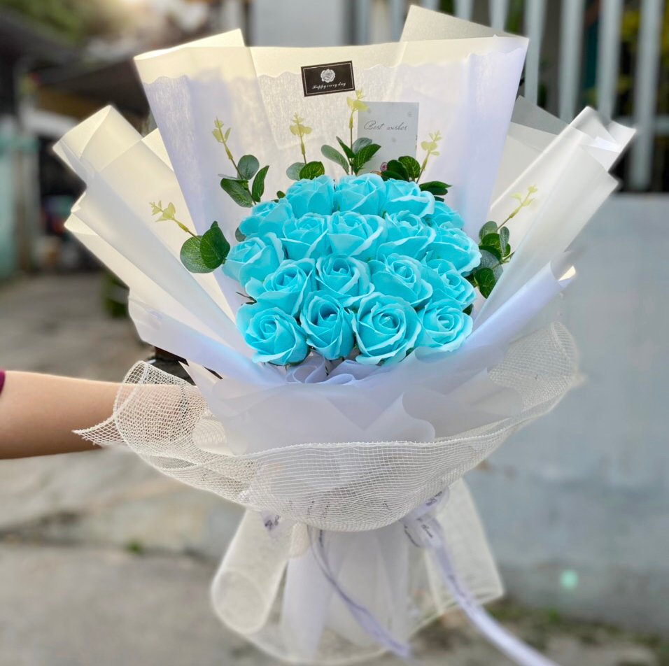 Bó hoa hồng sáp thơm xanh kèm bảng happy birthday
