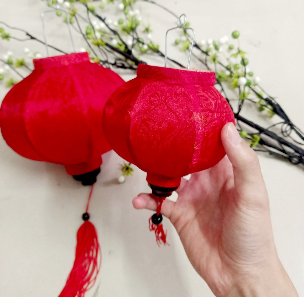 Lồng đ&egrave;n Hội An trang tr&iacute; - Tr&ograve;n Đỏ