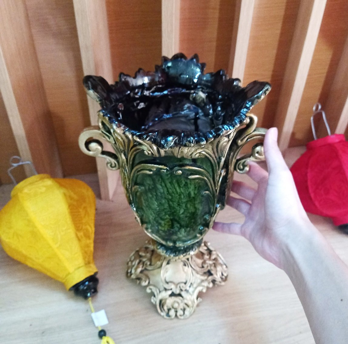 Bình hoa composite hoa văn cổ điển màu xanh ngọc cao 34cm