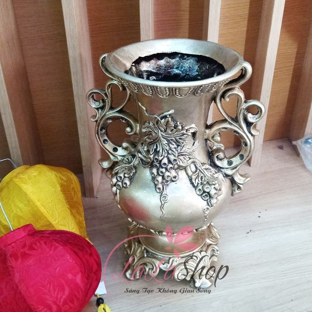 Bình hoa composite hoa văn cổ điển màu vàng đồng cao 34cm mẫu 2