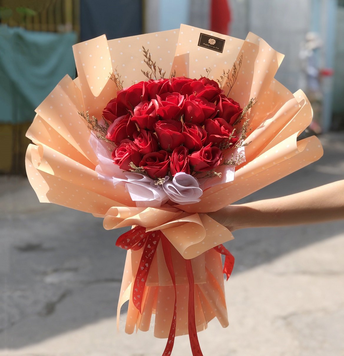 Bó hoa sáp sắc đỏ rực rỡ 18 bông cao cấp