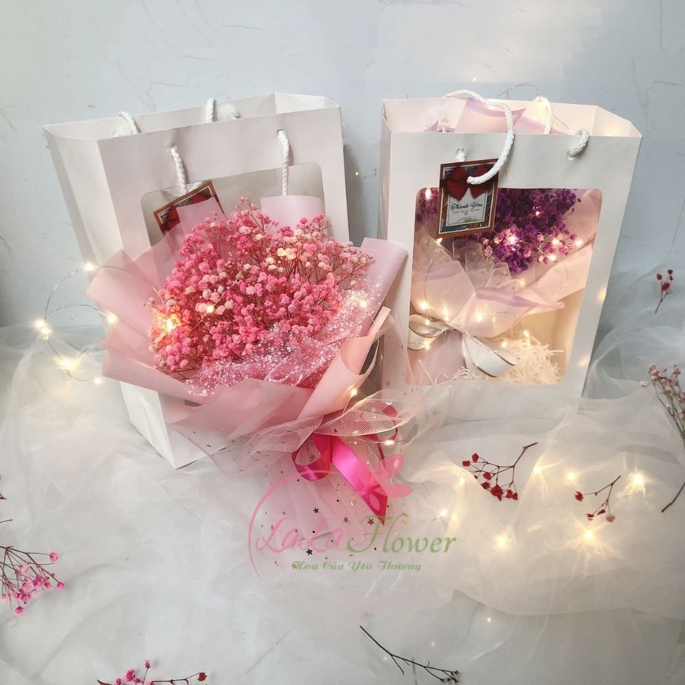 Túi hoa sáp bó hoa khô baby kèm đèn LED và thiệp chúc mừng