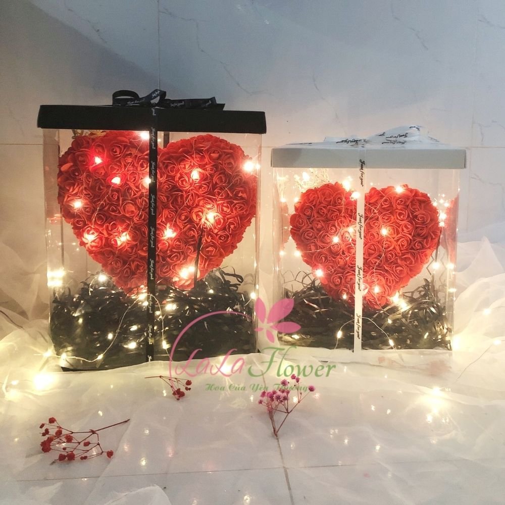 Hộp quà tặng hoa sáp hình trái tim sắc đỏ nồng nàn kèm đèn LED và vương miệng