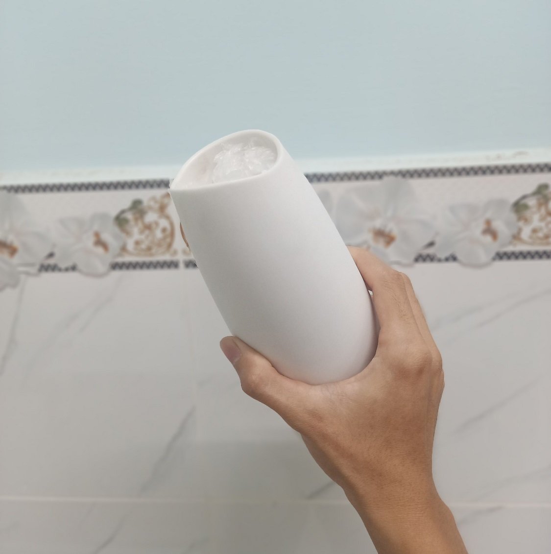 B&igrave;nh cắm hoa bằng sứ