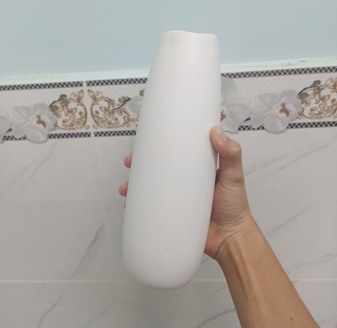 B&igrave;nh cắm hoa bằng sứ