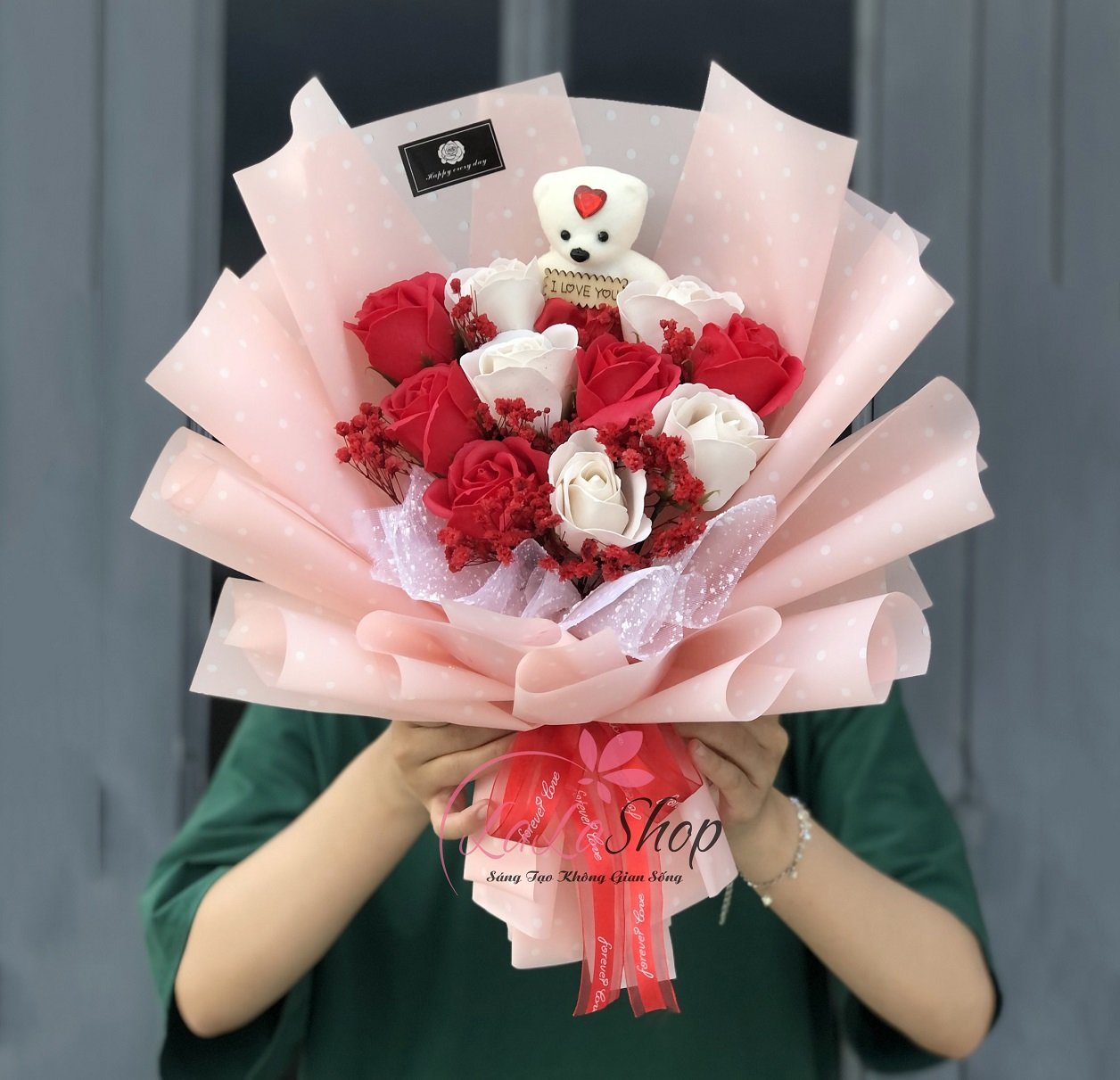 Bó hoa hồng sáp thơm sắc hồng đỏ yêu thương kèm gấu mini I LOVE YOU