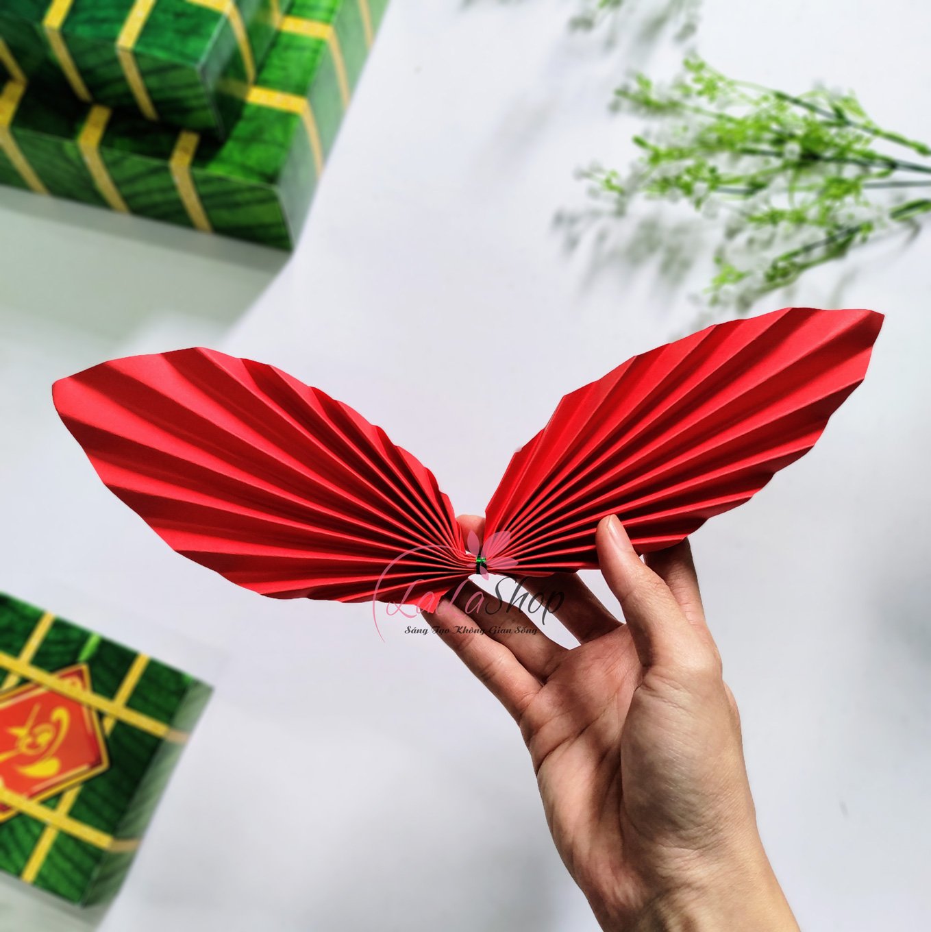 Quạt bướm bằng giấy trang trí phụ kiện tết