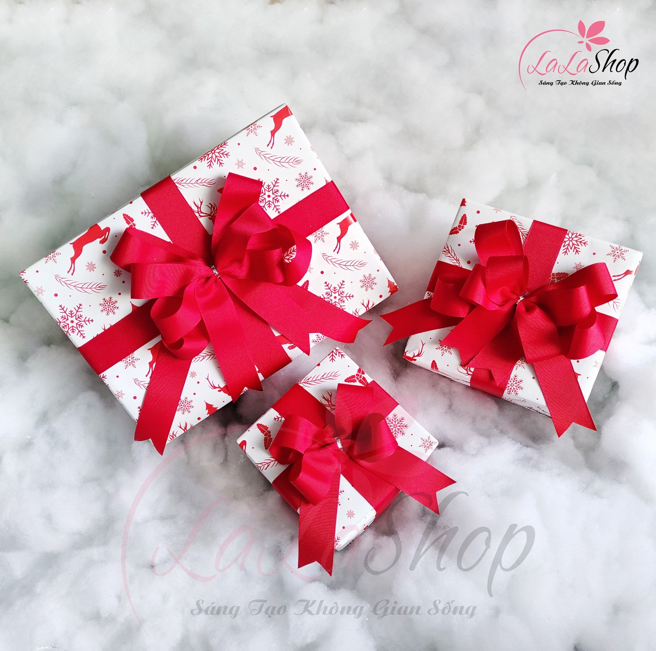 Set 3 hộp quà giáng sinh trắng họa tiết nơ đỏ trang trí cây thông noel làm quà tặng