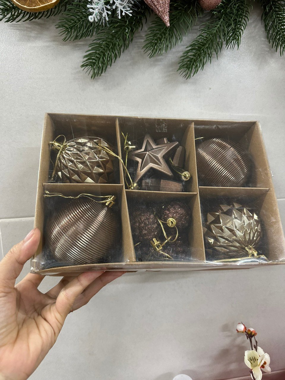 Hộp 15 Châu Đủ Loại Màu Nâu Chocolate Trang Trí Cây Thông Noel