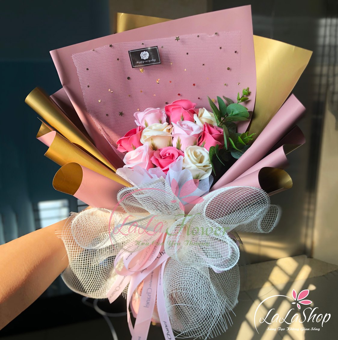 Bó 10 bông hoa sáp khoe sắc rực rỡ