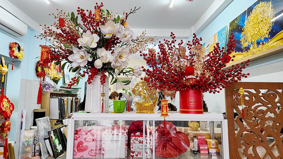 Lala Shop chuyên bán lẵng hoa tặng 8/3 giá rẻ siêu đẹp uy tín ở TpHCM