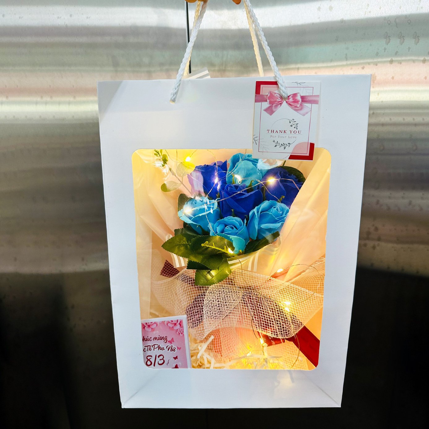 Túi quà bó hoa sáp thơm 7 bông kèm đèn LED