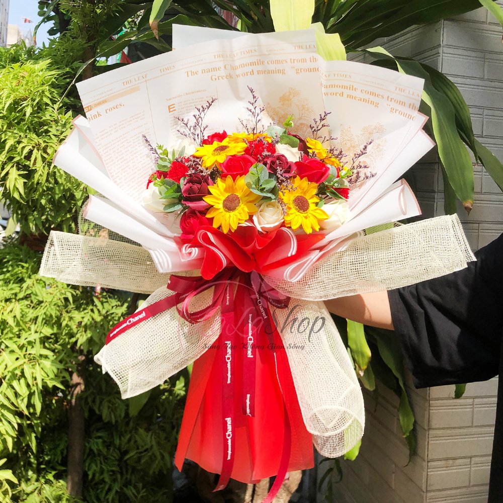 Bó hoa hướng dương mix hoa hồng sáp thơm quà tặng lễ tốt nghiệp