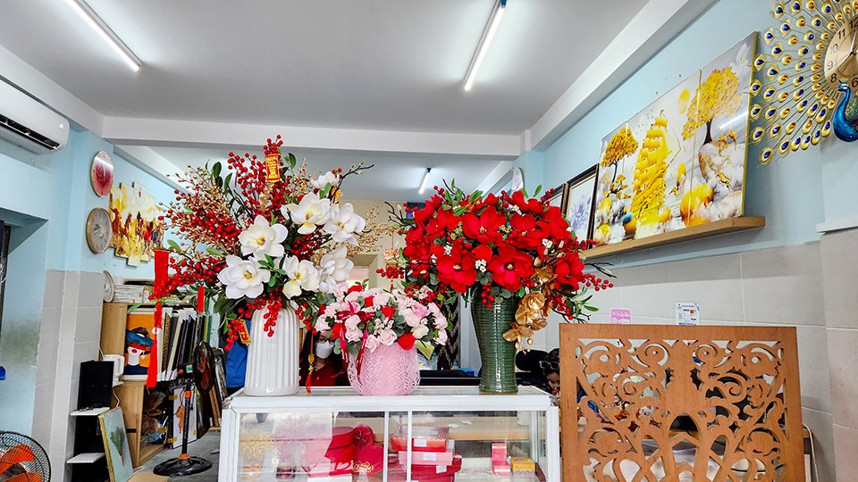 Lala Shop chuyên bán hoa tặng tốt nghiệp giá rẻ siêu đẹp uy tín ở TpHCM