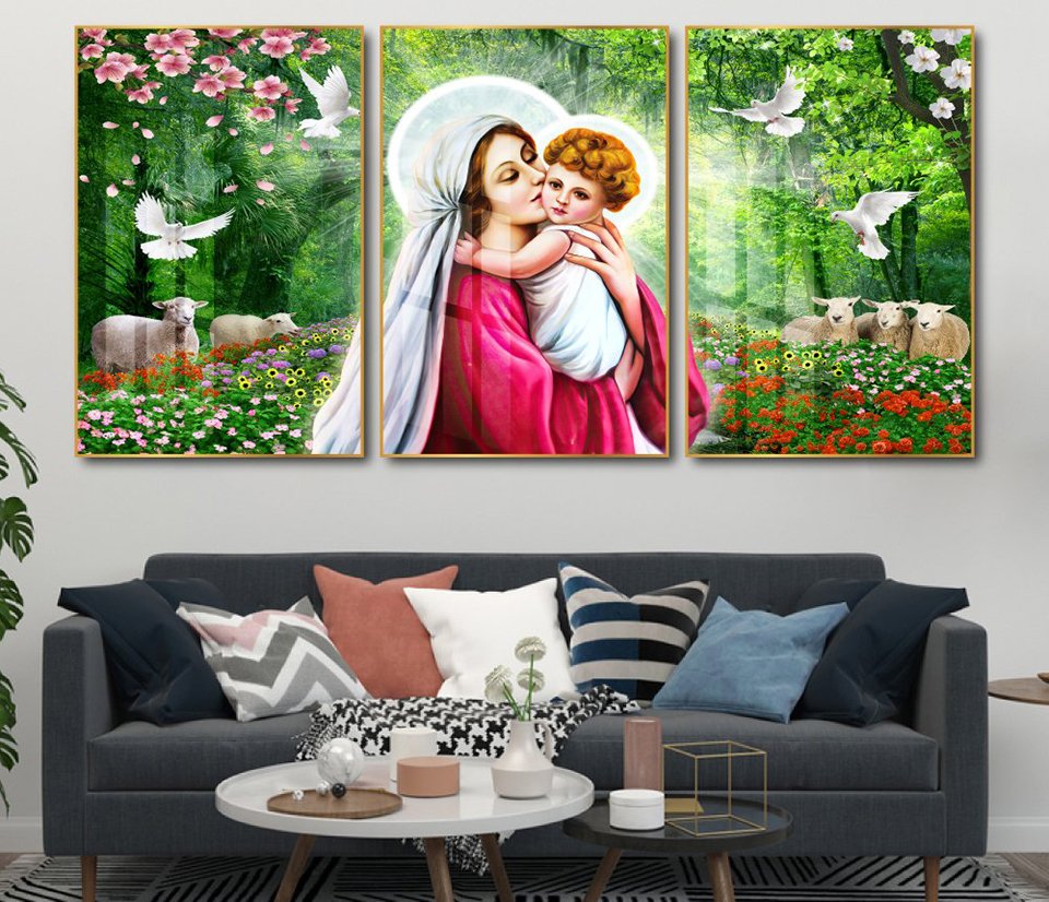Mỗi bức tranh công giáo diễn đạt một ý nghĩa đặc biệt về niềm tin đối với Chúa, tình cảm gia đình gắn bó