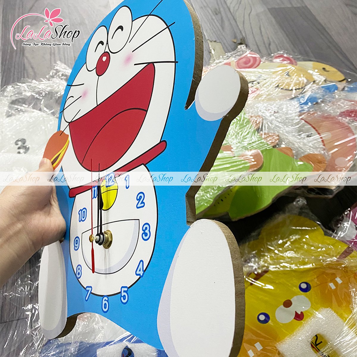 Đồng Hồ Gỗ Treo Tường Hình Doraemon