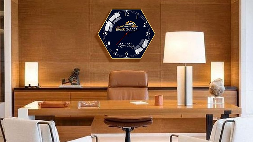 Chiếc đồng hồ treo tường phòng làm việc thường có hình thức đơn giản, chữ số rõ ràng kèm in logo thương hiệu độc đáo