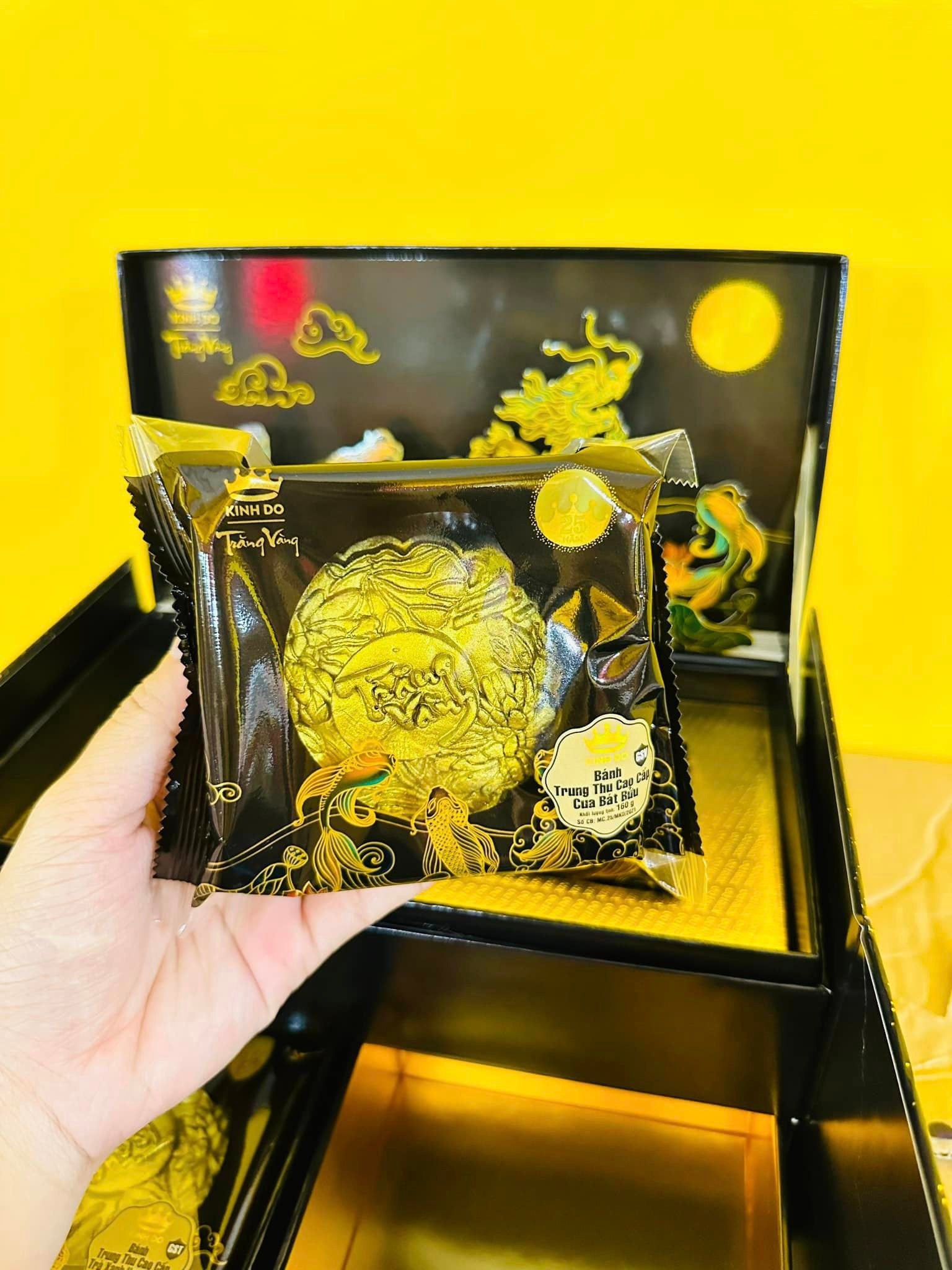 B&aacute;nh Trung Thu Kinh Đ&ocirc; Trăng V&agrave;ng Black Gold Thượng Hạng Hộp 2 B&aacute;nh