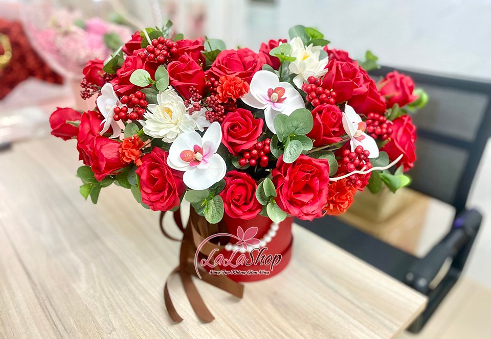Hoa sáp thơm cao cấp là món quà vô cùng độc đáo và đẹp mắt để làm quà tặng vào các dịp lễ, ngày kỉ niệm