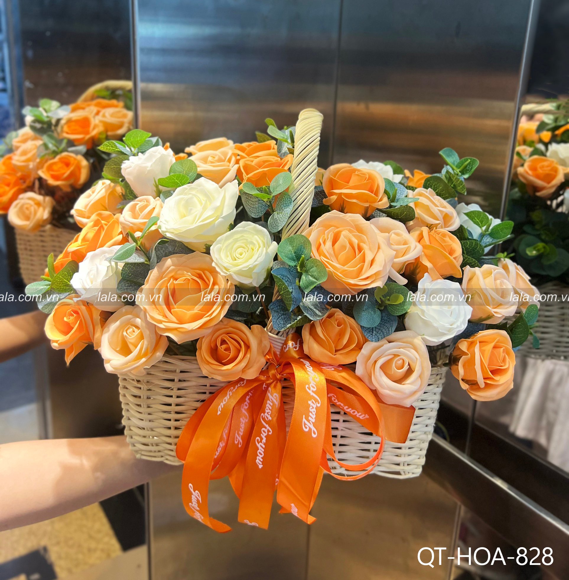 Giỏ hoa sáp thơm sắc cam để bàn trang trí làm quà tặng kỷ niệm 828