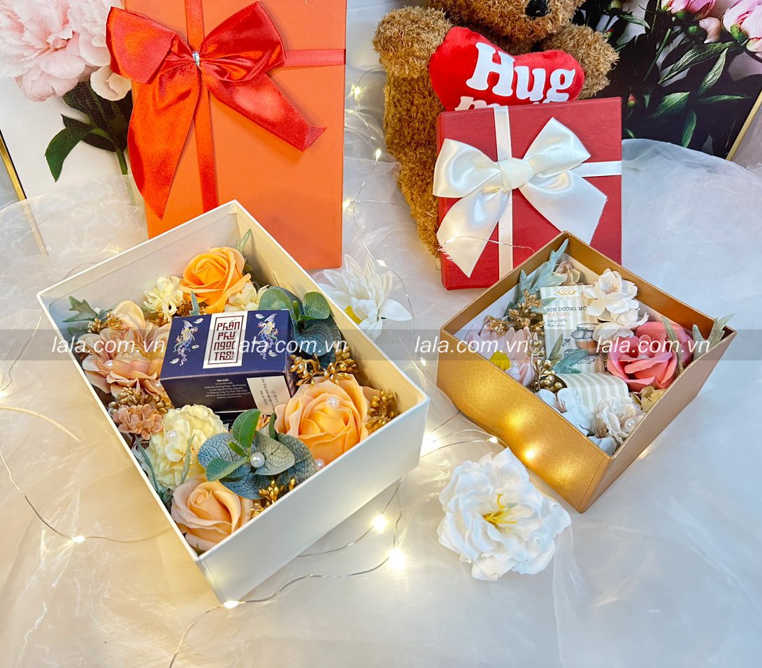 Hộp quà tặng hoa sáp mỹ phẩm Phấn phủ ngọc trai 25g 17x23cm