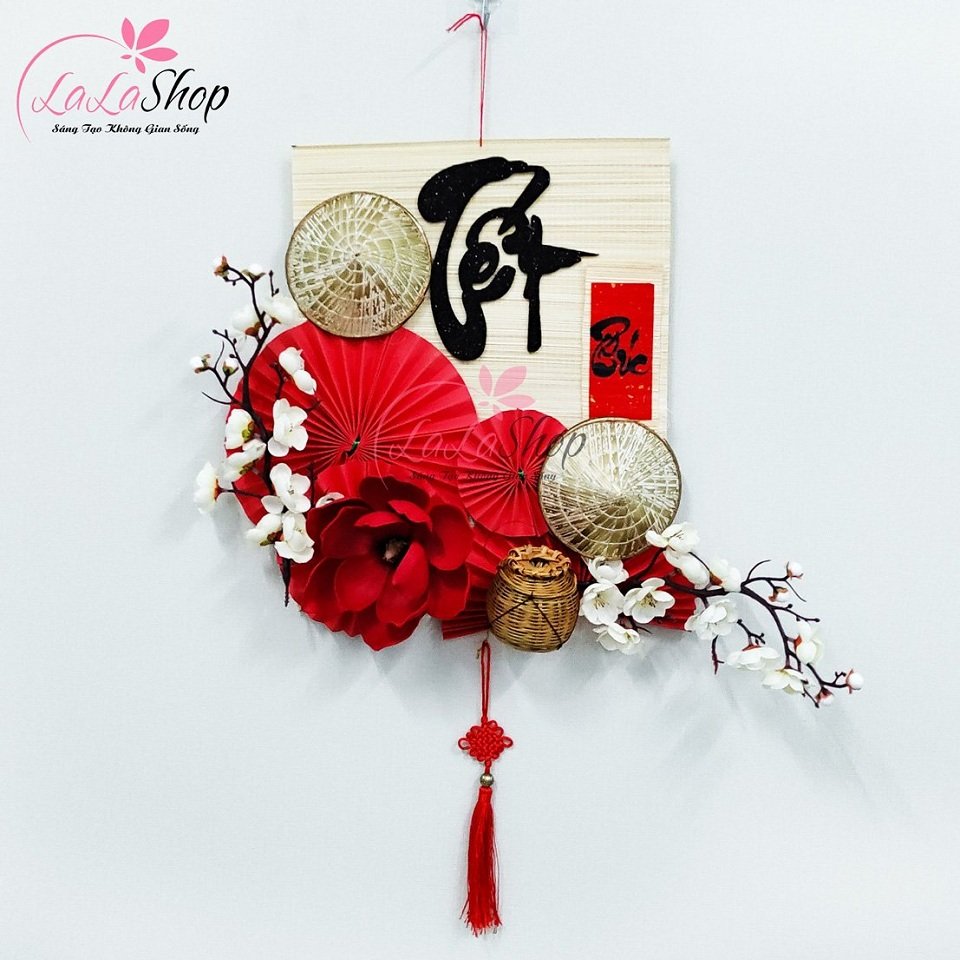 Mẫu quạt giấy đỏ trang tr&iacute; Tết tại Lala Shop mẫu 6