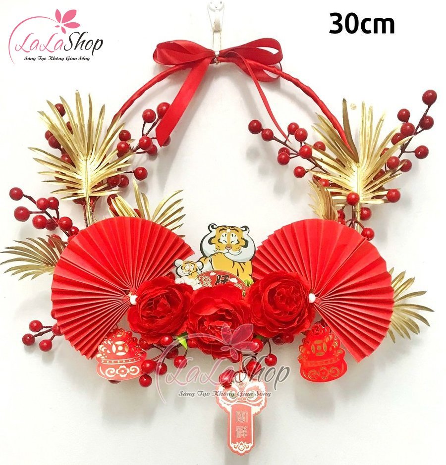 Mẫu quạt giấy đỏ trang tr&iacute; Tết tại Lala Shop mẫu 8