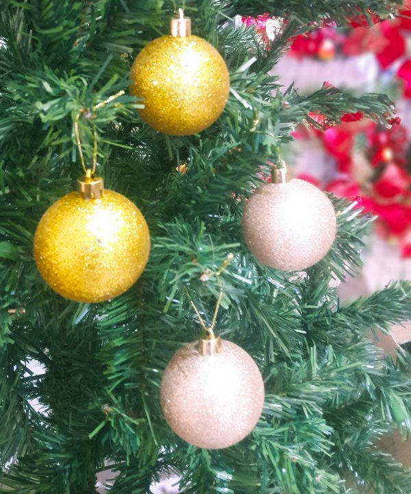 Ch&acirc;u Kim Tuyến 16cm Trang Tr&iacute; C&acirc;y Th&ocirc;ng Noel