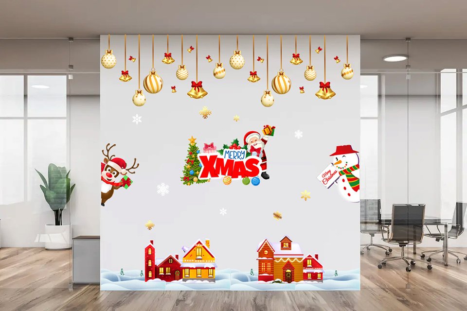 Decal trang trí noel là sản phẩm trang trí trên mặt tường, mặt kính, với những hình ảnh đặc trưng của ngày Giáng sinh