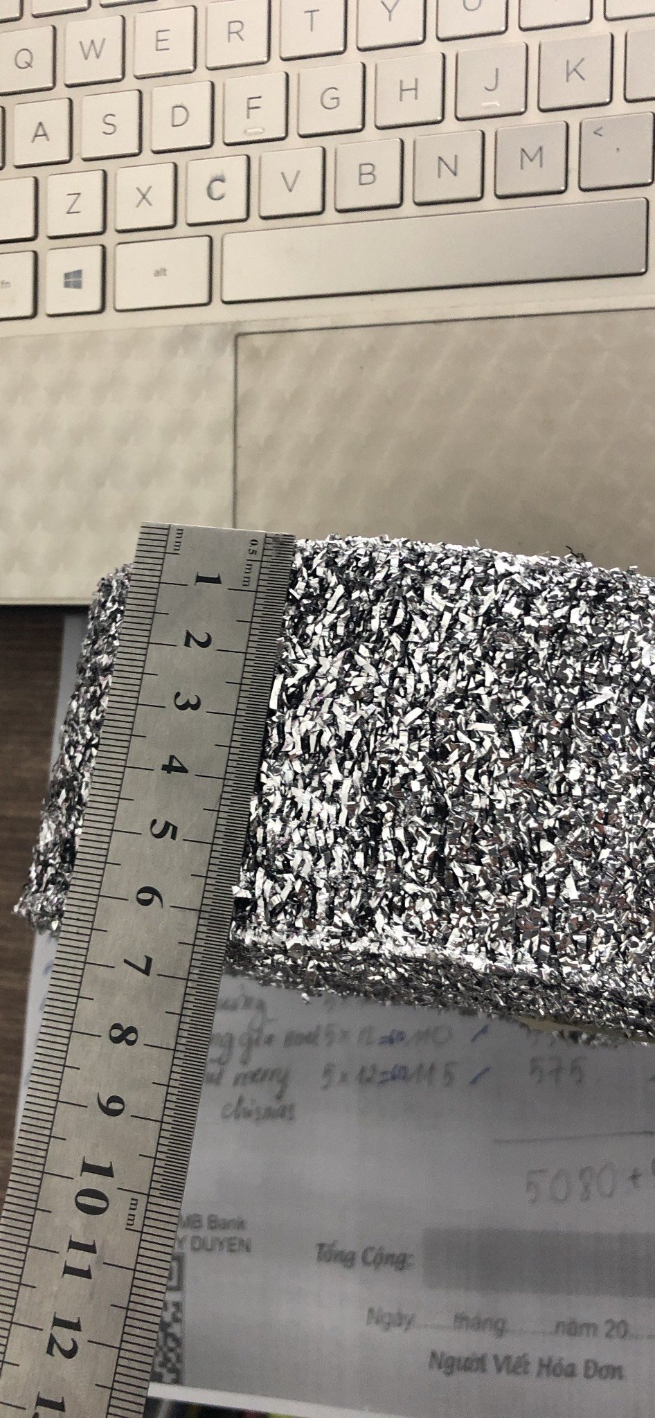 Cuộn ruy băng bạc