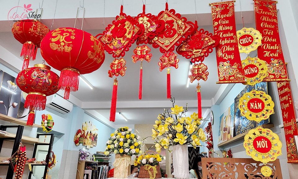 Lala shop chuyên bán vòng hoa và mẹt tre trang trí Tết giá rẻ siêu đẹp uy tín ở TpHCM