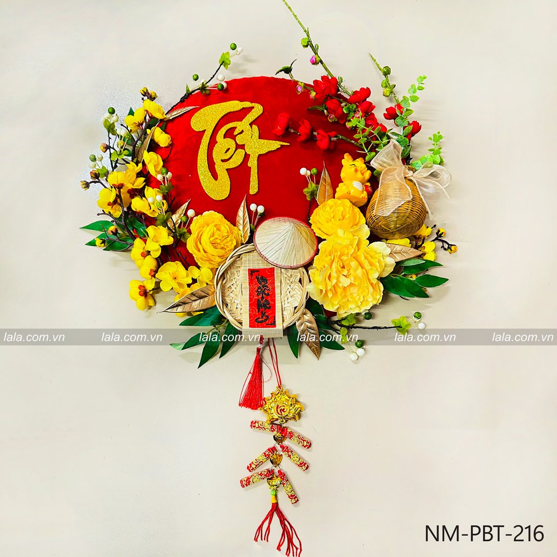 Mẹt tre vải đỏ chữ tết vàng nón lá trang trí tết vạn sự như ý mẫu 216