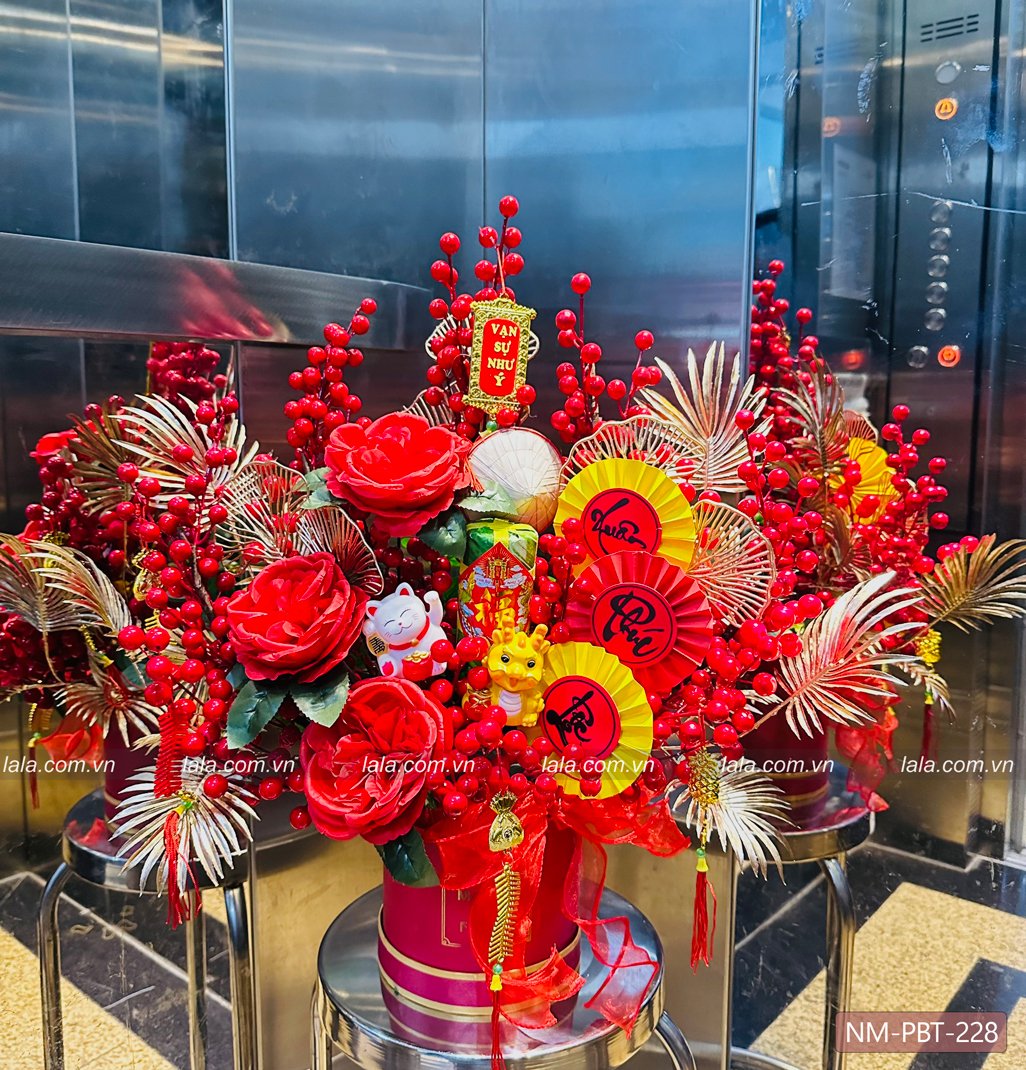 Chậu hoa đ&agrave;o đ&ocirc;ng đỏ để b&agrave;n trang tr&iacute; tết năm mới vận đỏ