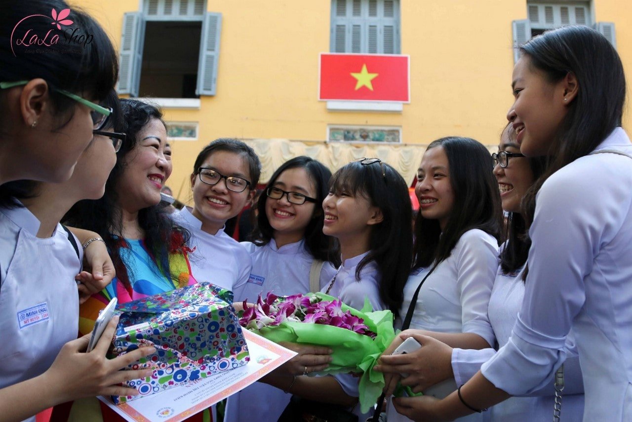 Tranh 20/11 - Tặng tranh cho thầy c&ocirc; vừa l&agrave; lời b&agrave;y tỏ l&ograve;ng biết ơn vừa l&agrave; lời động vi&ecirc;n