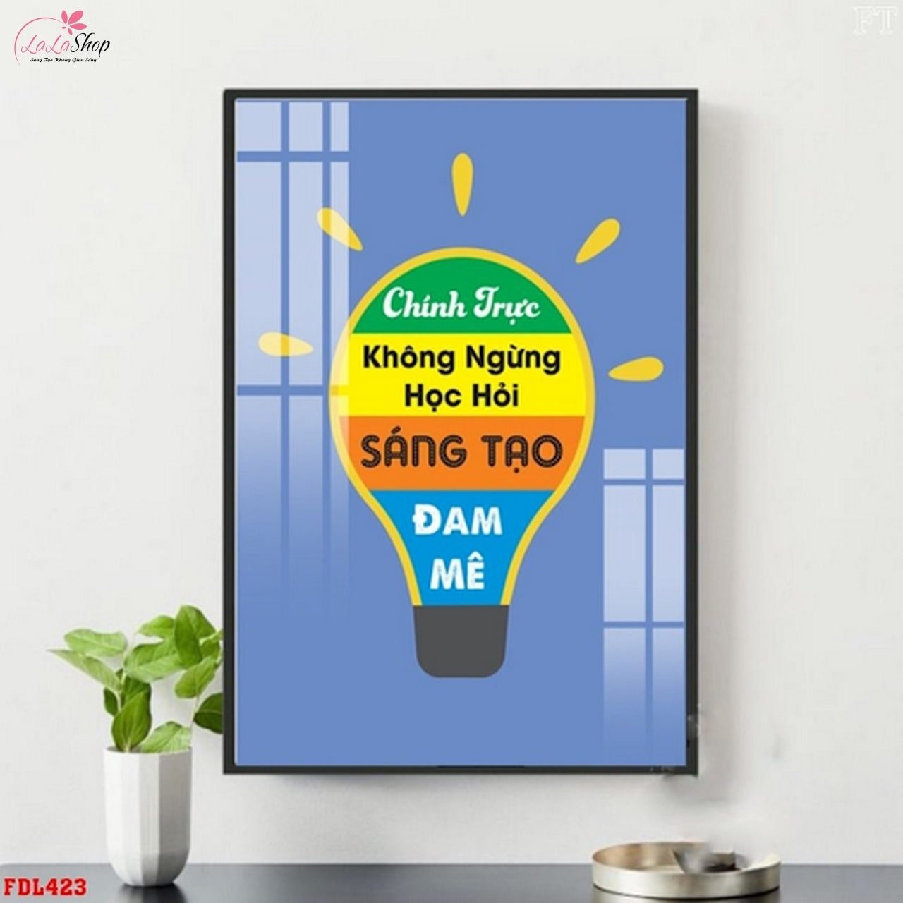 Tranh tiếng Việt tạo môi trường làm việc tích cực