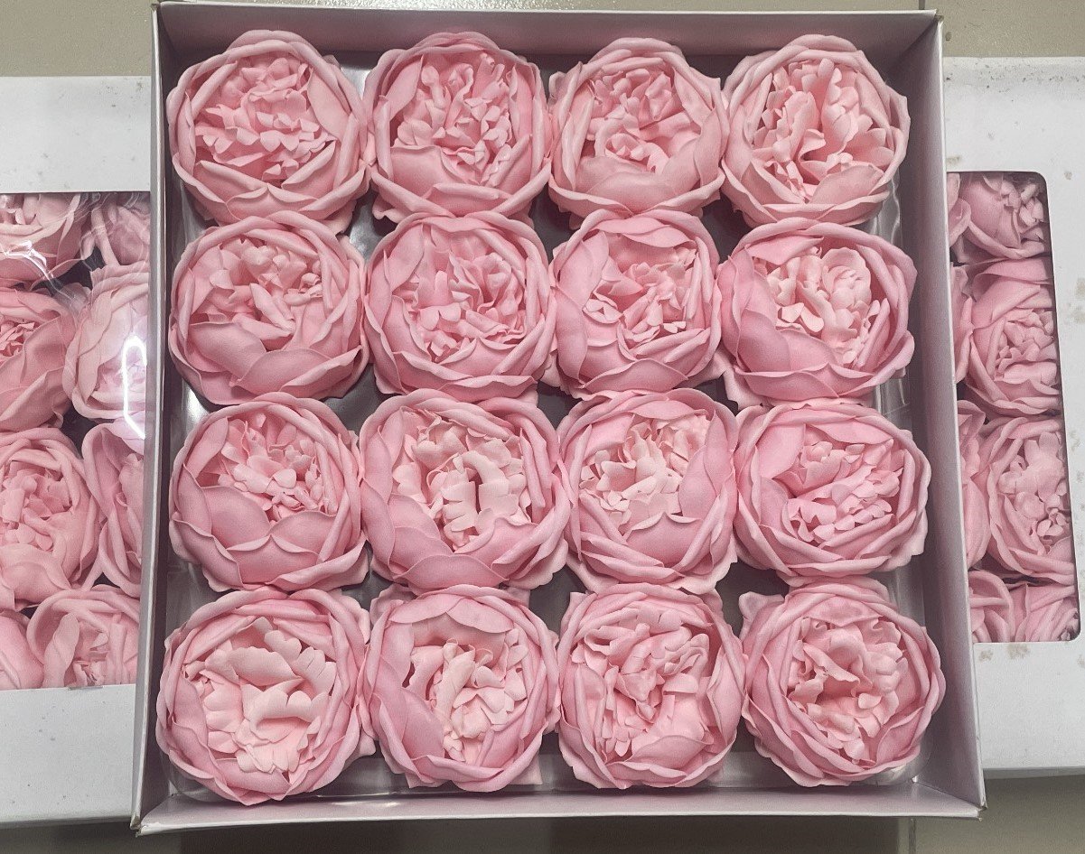 Hộp 16 đầu hoa hồng sáp 7 lớp