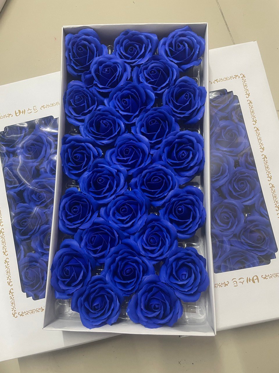 Hộp 25 đầu hoa sáp xanh đậm 7 lớp