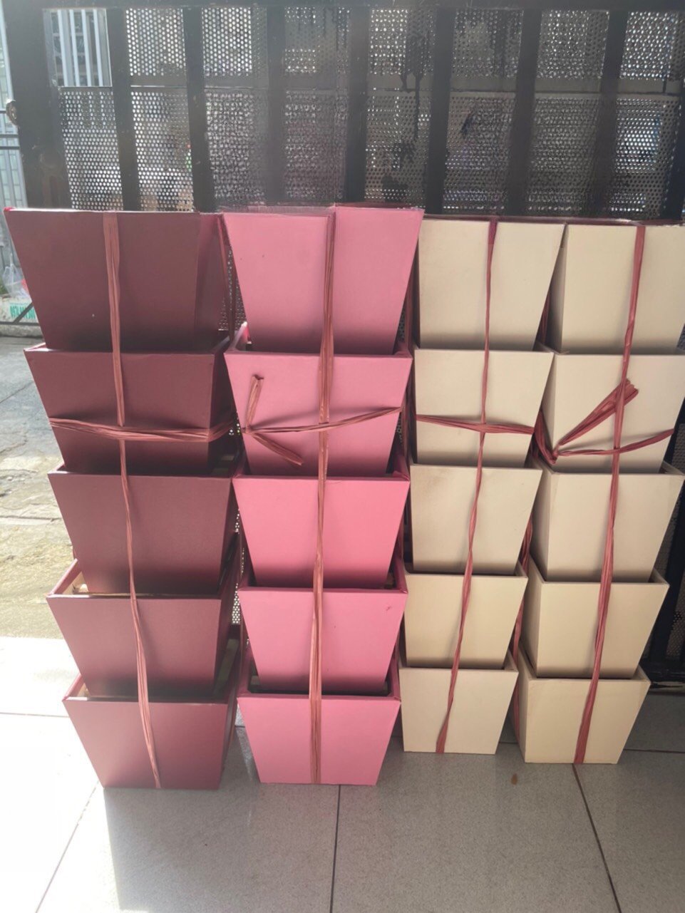 Hộp gỗ dán decal cắm hoa hình thang