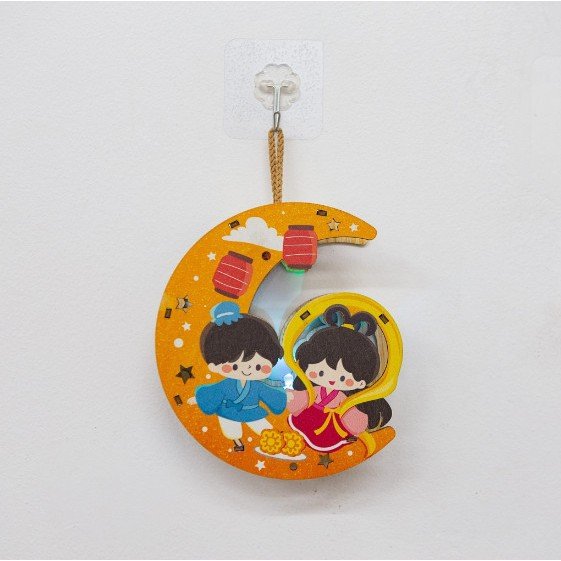 Lồng Đ&egrave;n Trung Thu Bằng Gỗ Chị H&agrave;ng V&agrave; Ch&uacute; Cuội C&oacute; Đ&egrave;n