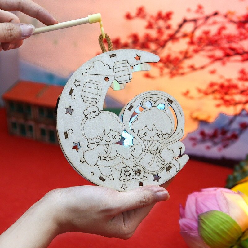 Lồng Đ&egrave;n Trung Thu Bằng Gỗ Chị H&agrave;ng V&agrave; Ch&uacute; Cuội C&oacute; Đ&egrave;n