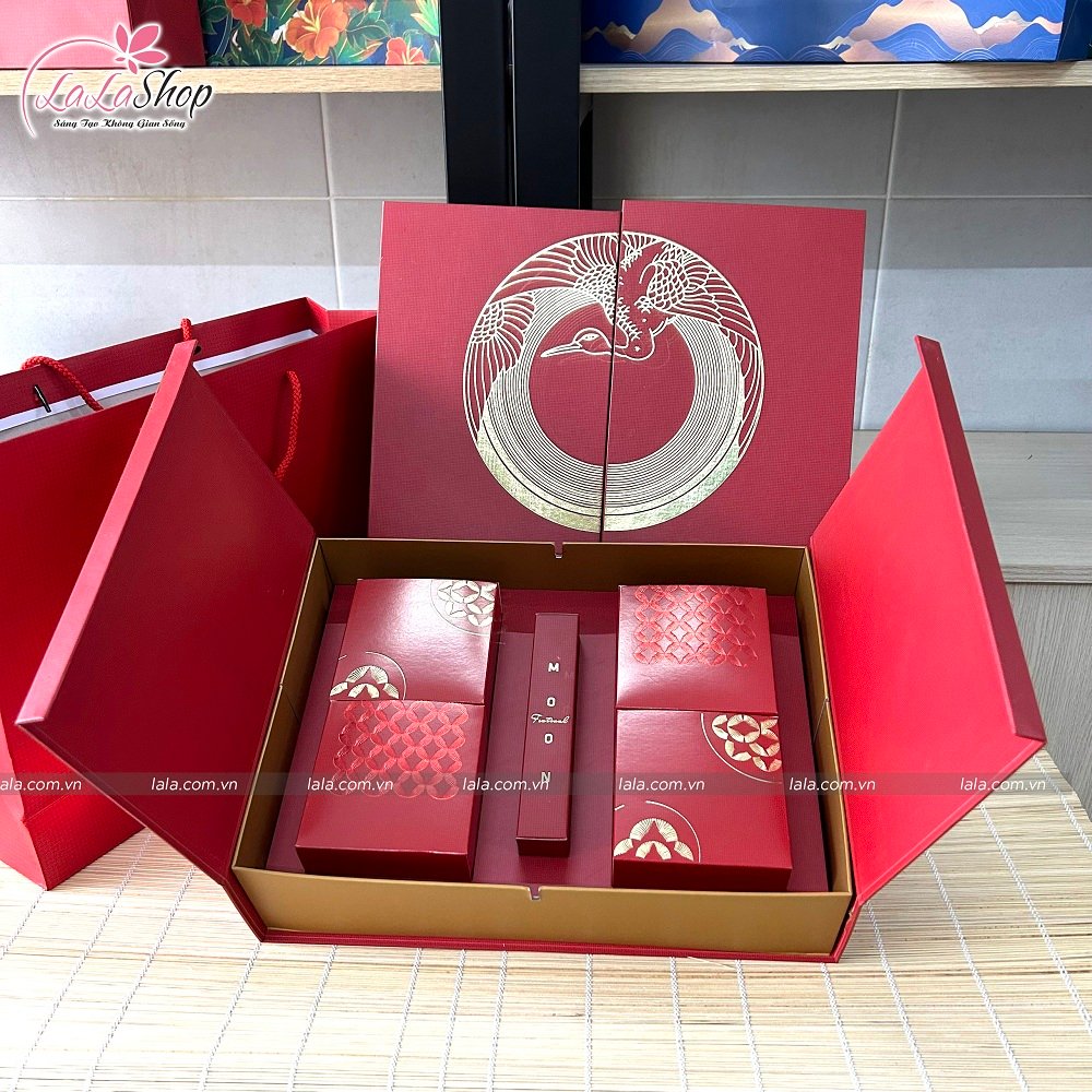 Hộp 4 bánh trung thu kèm trà đôi công hoàng kim