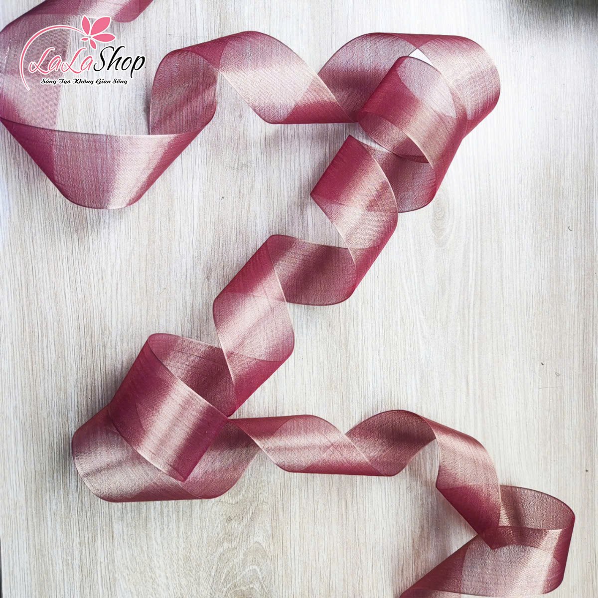 Cuộn ruy băng trơn màu nâu lấp lánh trang trí noel